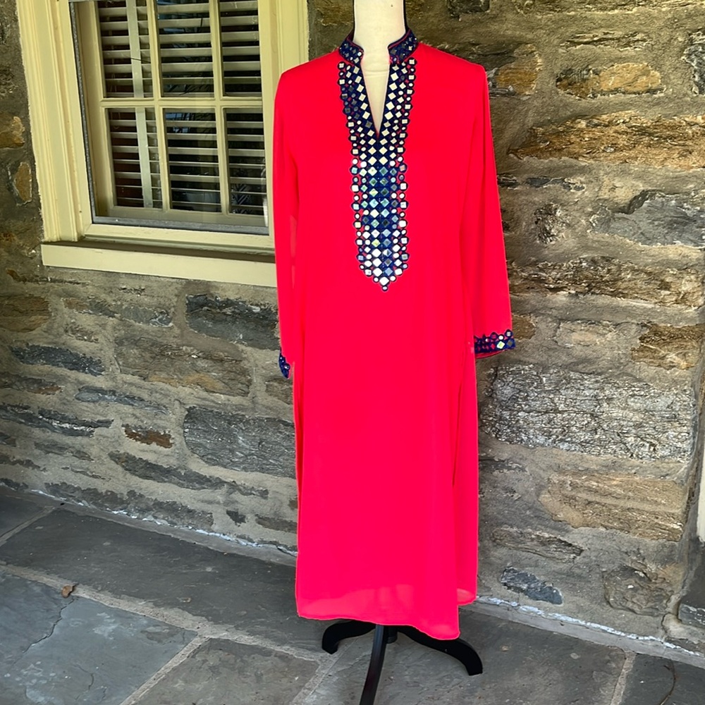 Straight from Mumbai, gorgeous set with mirror and beaded embroidery. Lined.